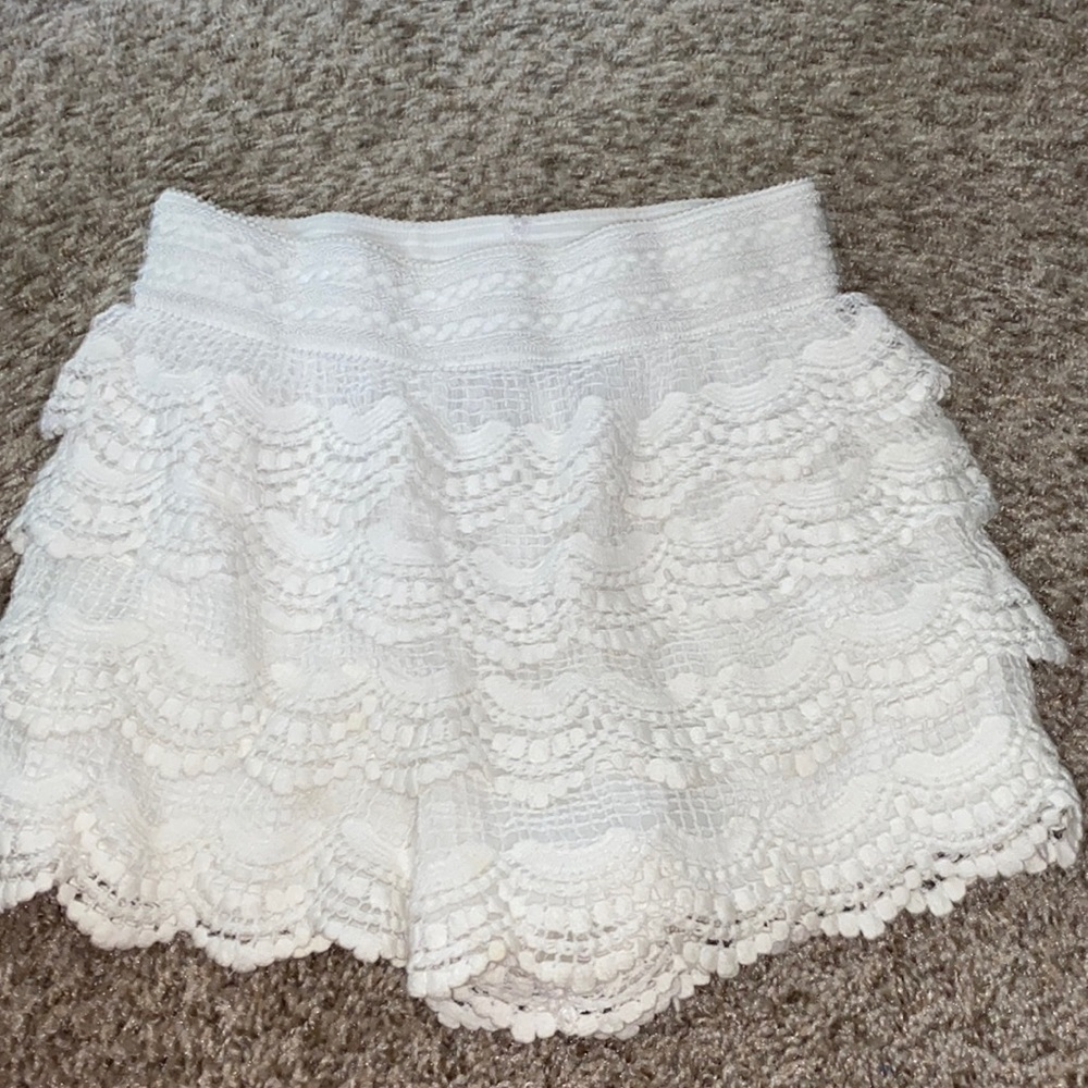 White ruffle shorts girl size L